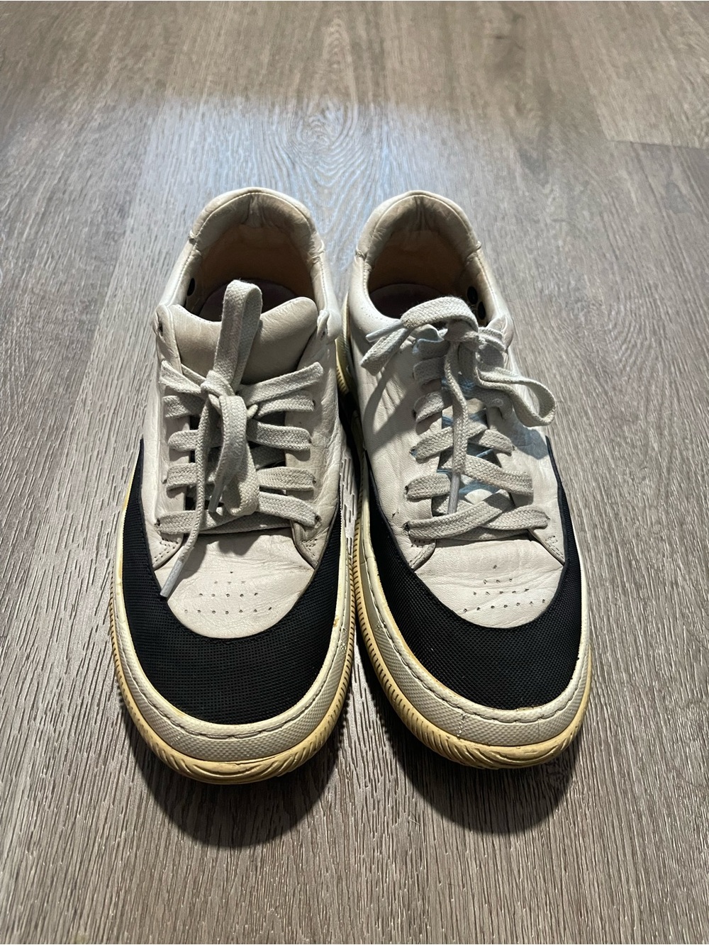 Low-Top Men's Sneakers in White and Black with Vintage-Style Sole Have Some Rubs